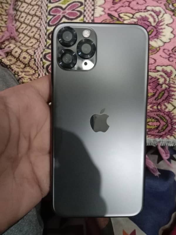 iphone 11 pro for sale in 10 by 10 condition 1