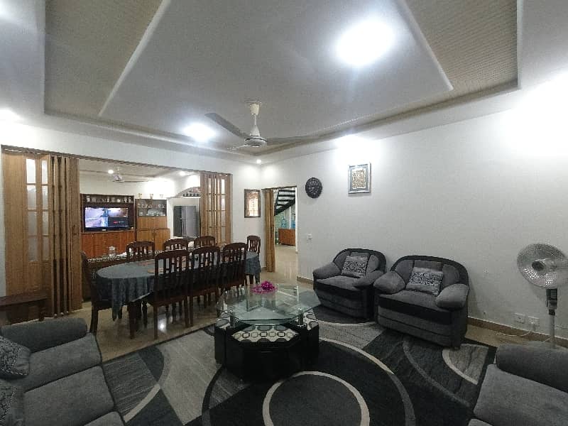 Fully Furnished 12 Marla House Available In Bahria Town - Safari Villas 3 For Rent 10