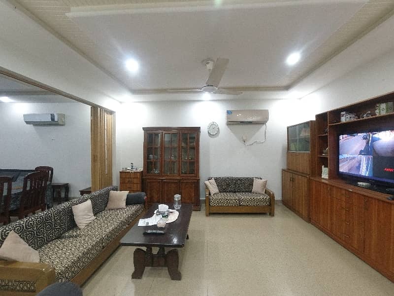 Fully Furnished 12 Marla House Available In Bahria Town - Safari Villas 3 For Rent 13