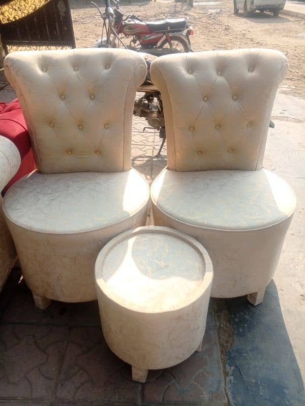 beautiful chair set and couch  chiar set 18k. couch 17500 3