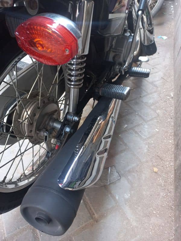 bike ma ek rupe ka bhi kam nhi ha or bike vip chal rahi ha 4