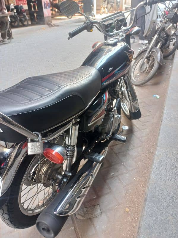 bike ma ek rupe ka bhi kam nhi ha or bike vip chal rahi ha 9