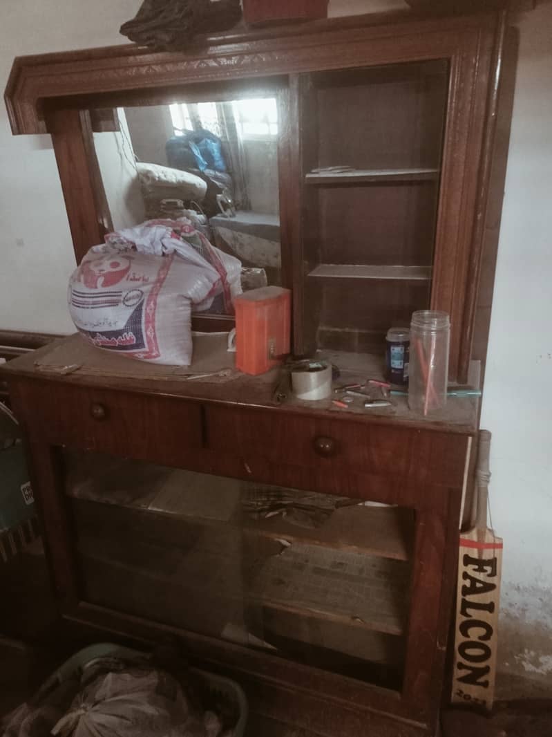 Dressing Table + Showcase 0