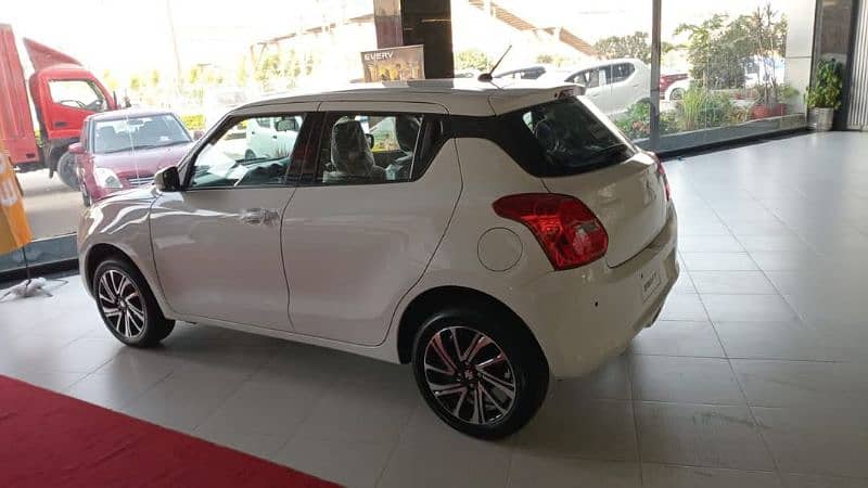 Suzuki Swift GLX CVT 2025 1