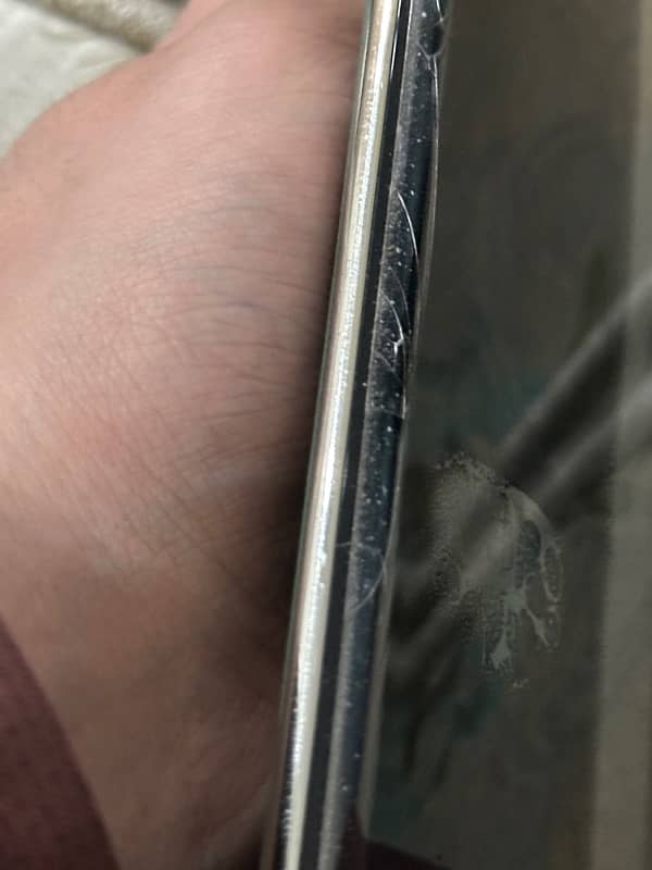 note 40 pro front side screen minor crack 0