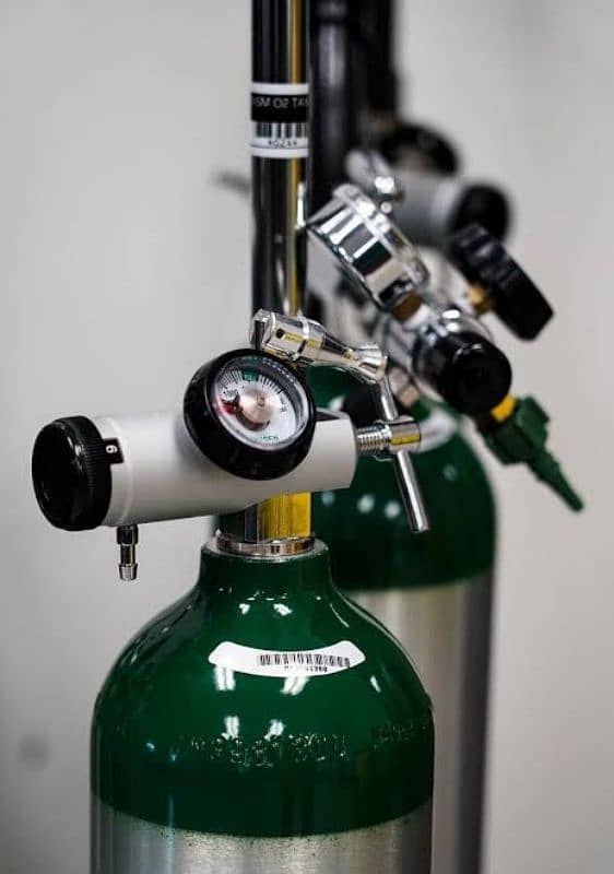 Oxygen cylinders for patients 1