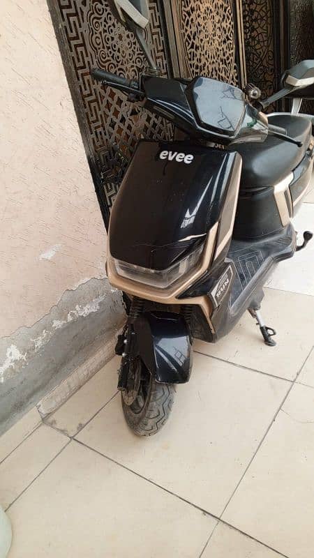 evee gen Z Scooty 10/10 condition 0