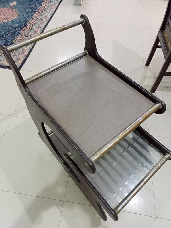 Tea Trolley in good condition 1