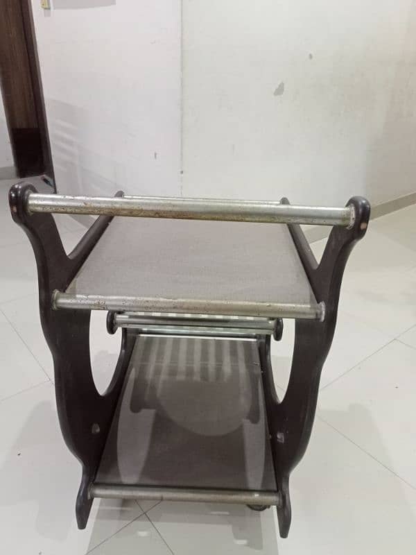 Tea Trolley in good condition 2