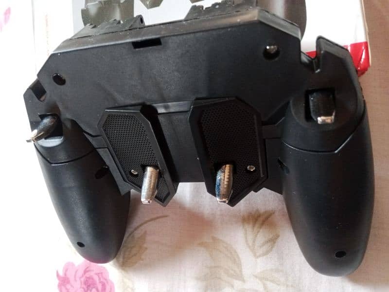 mobile gaming controller 1