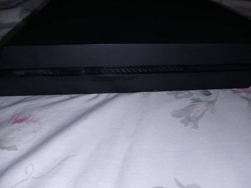 ps4 with 2 original controller 3