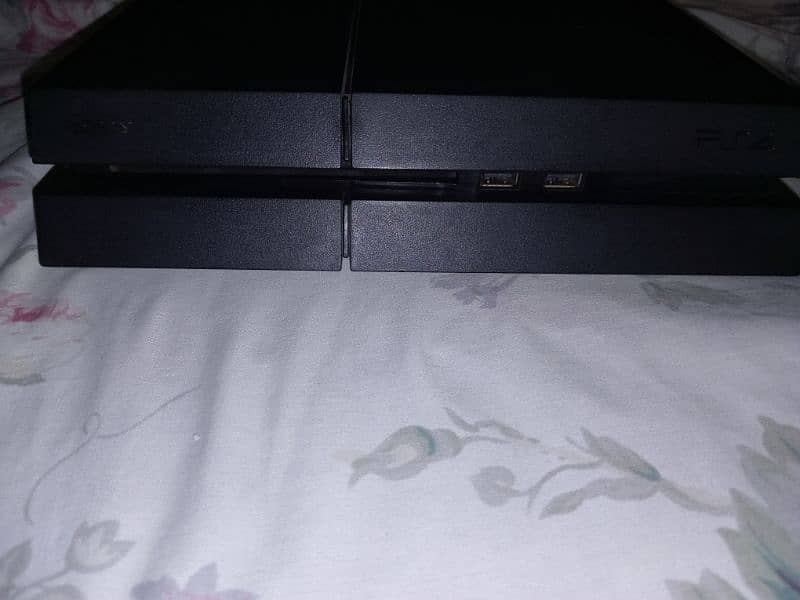 ps4 with 2 original controller 5