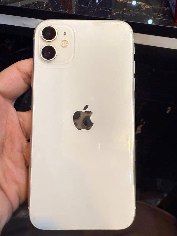 I am selling iPhone 11 pta approved 4