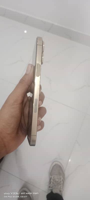 fully genuine phone never dropped or repaired 2