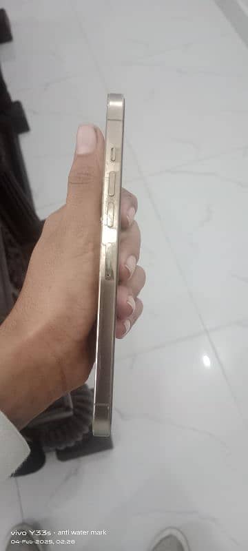 fully genuine phone never dropped or repaired 3