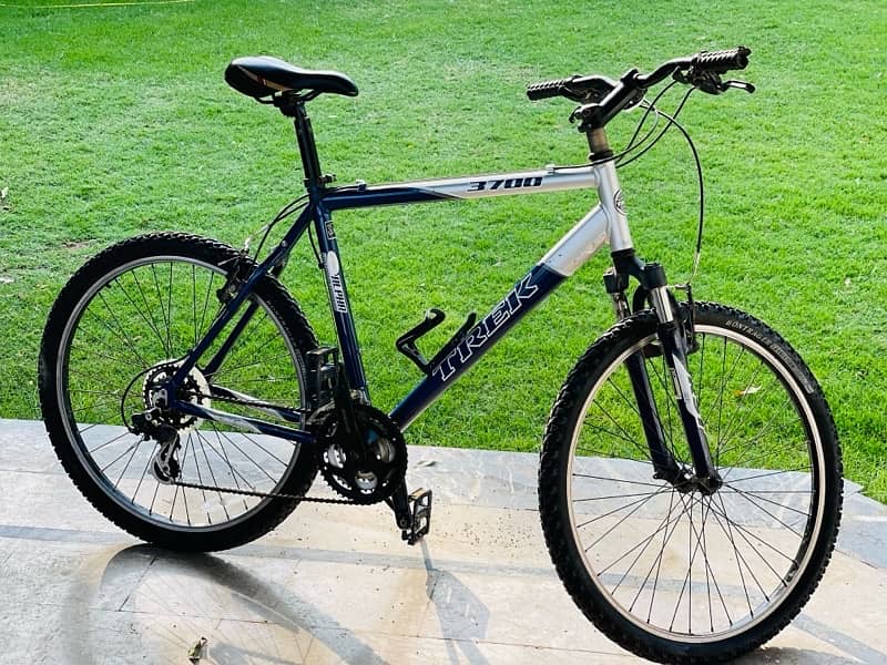 TREK 3700 Mountain Bike 0