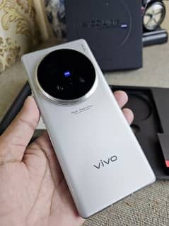 Vivo X100 Ultra Titanium