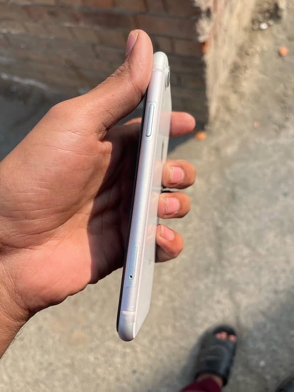 iPhone XR 64gb factory unlocked non pta 1