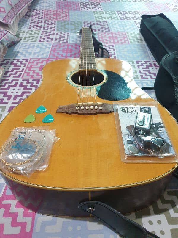 6 strings guiter urgent sale 2