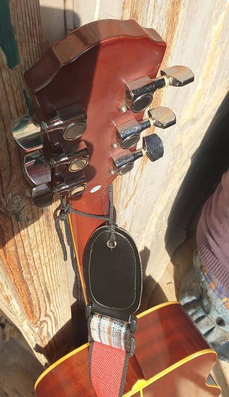 6 strings guiter urgent sale 5