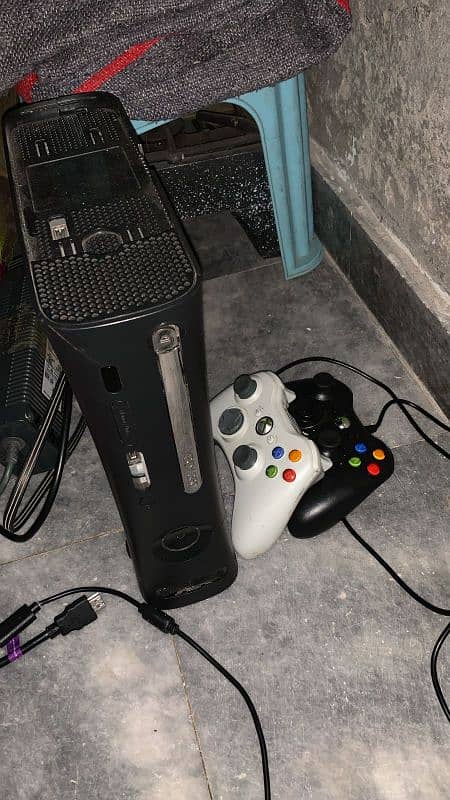 Xbox 360 in good condition 2