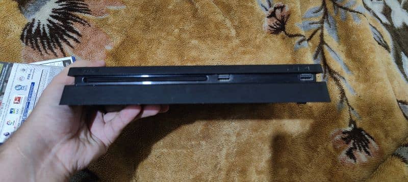 Selling PS4 Slim 1TB 2