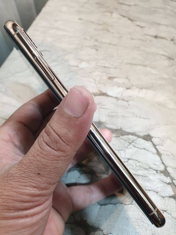 Iphone Xs max, 64gb, PTA aproved 8