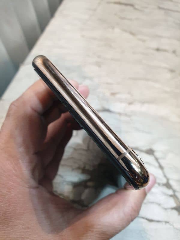 Iphone Xs max, 64gb, PTA aproved 9