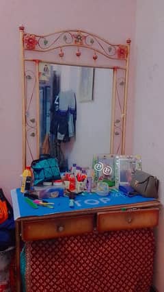 Almari dressing table