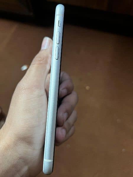 Iphone XR 10/10 condition 2