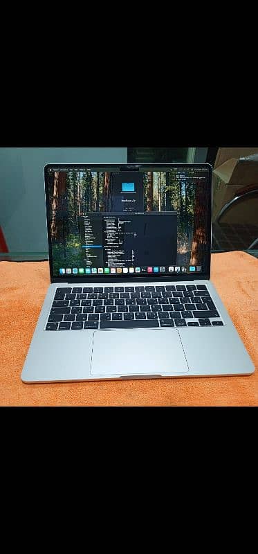 Macbook Air M2 8GB 256GB 2022 6cycles only 3