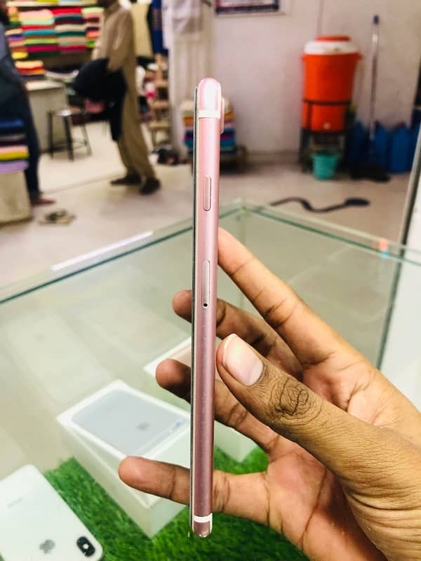 iPhone 7 puls 128gb pta approved 3