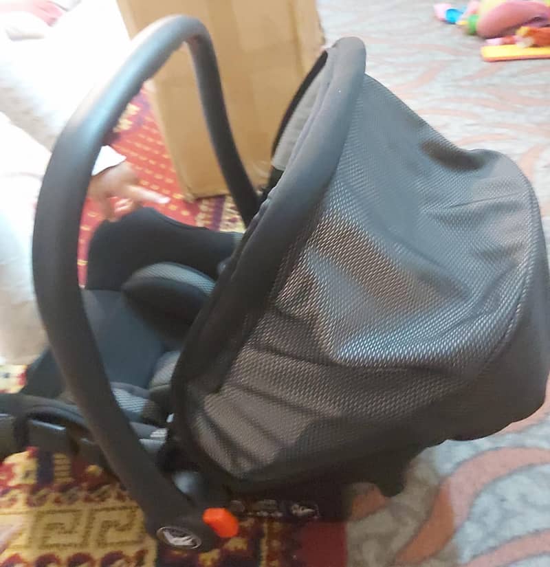 Baby caryy cot and car seat 1