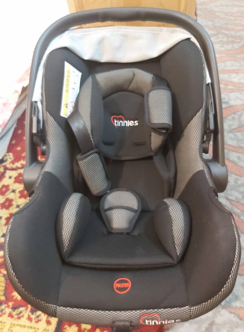 Baby caryy cot and car seat 4