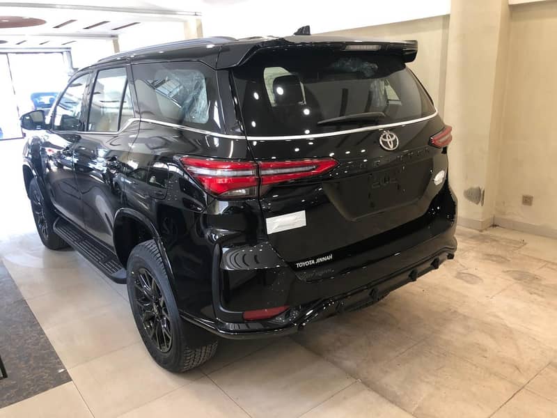 Toyota Fortuner G 2025 4