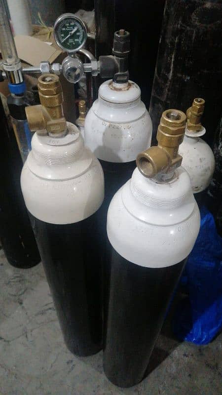 Oxygen cylinders for medical purpose 3