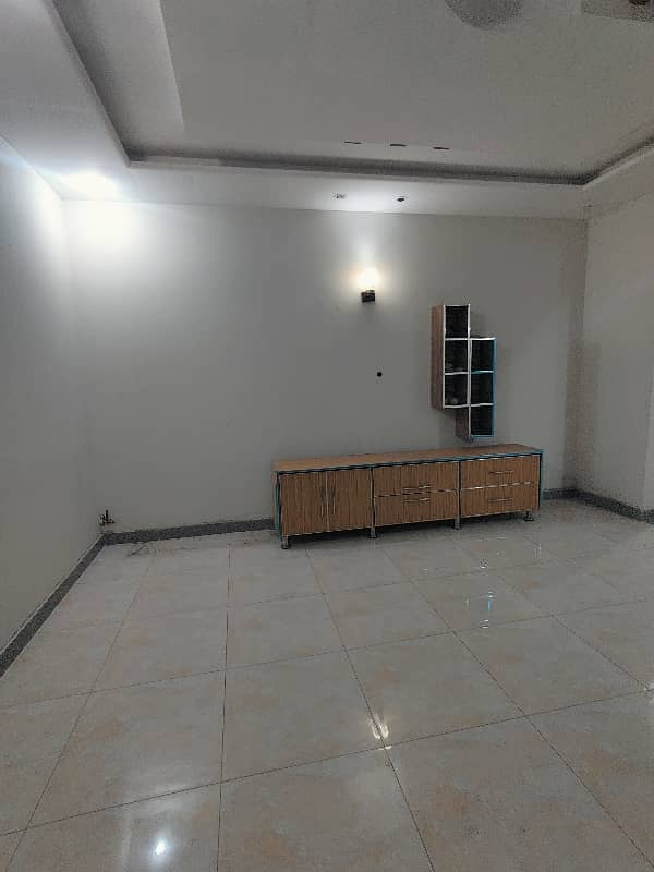 8 MARLA LOWER PORTION FOR RENT IN MILITARY ACCOUNTS MAIN COLLEGE ROAD LHR 0