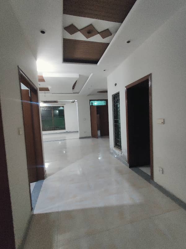 8 MARLA LOWER PORTION FOR RENT IN MILITARY ACCOUNTS MAIN COLLEGE ROAD LHR 11