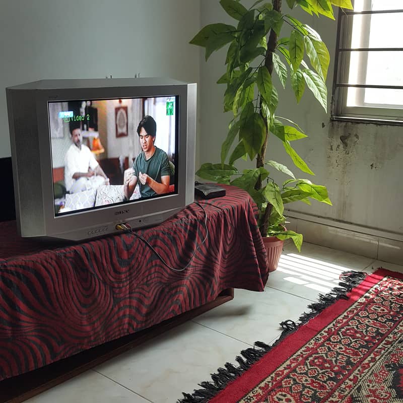 SONY TV 21 inch with TV-Stand  for Sale 6