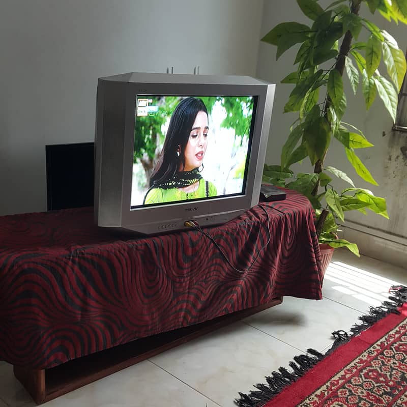 SONY TV 21 inch with TV-Stand  for Sale 7