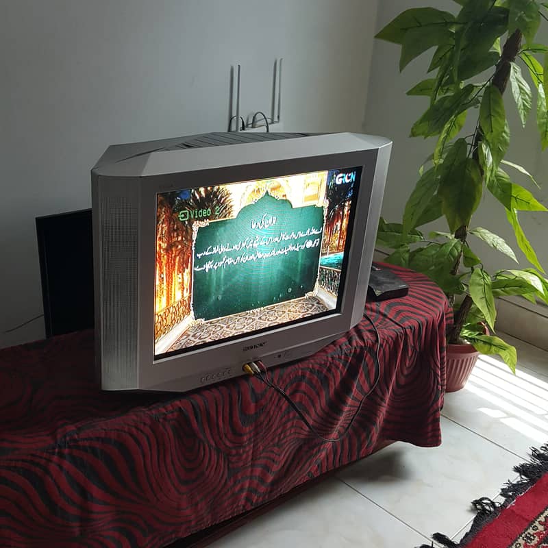 SONY TV 21 inch with TV-Stand  for Sale 10