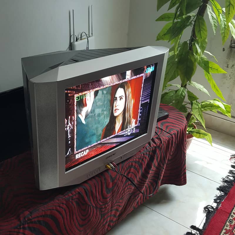 SONY TV 21 inch with TV-Stand  for Sale 11