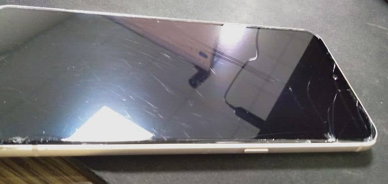 LG V60 8/128 GB - LCD glass Crack - Touch 100% Working NON PTA 2