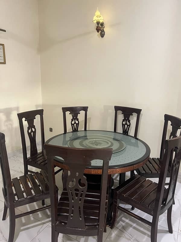 Round 7 seater Dining Table 0