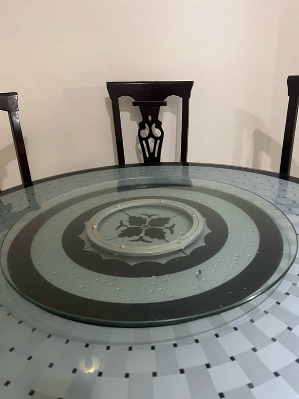 Round 7 seater Dining Table 4