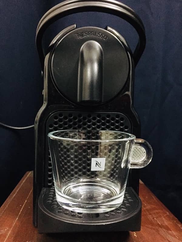 Nespresso inissia Coffee Machine along with Milk Frother 3