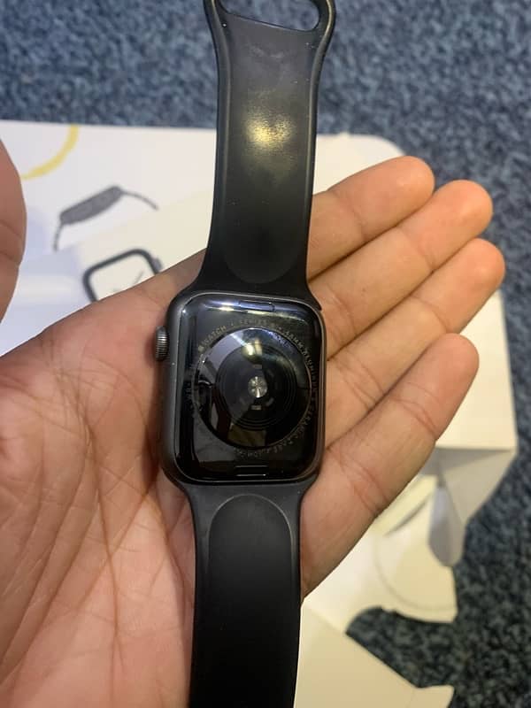 Apple Watch Series 4 GPS 6