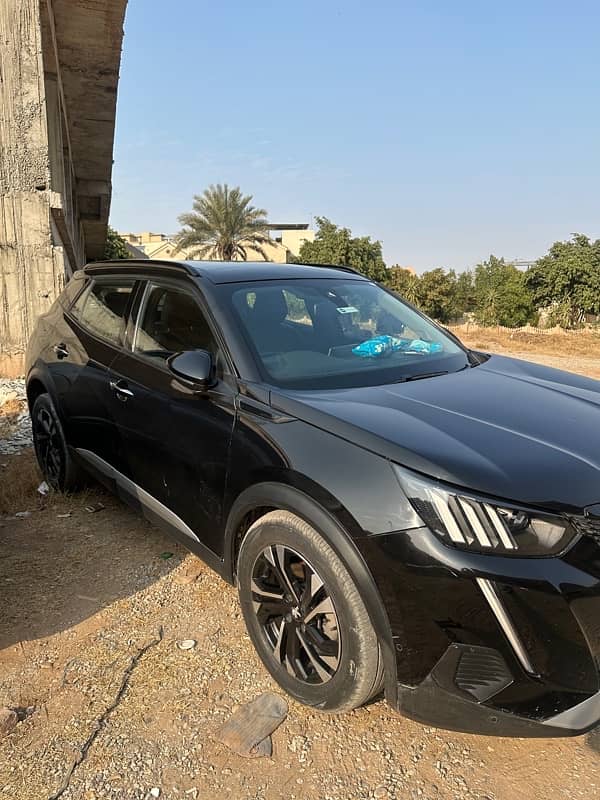 Black Peugeot 2008 Active 2023 9/10 8