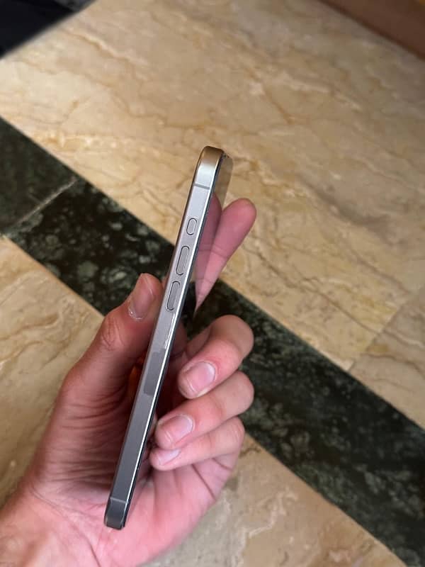 Iphone 15 pro max jv Natural titanium 2