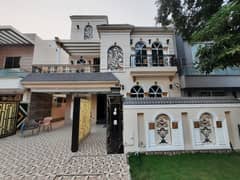 Beautiful 10 Marla House In Bahria Town Lahore